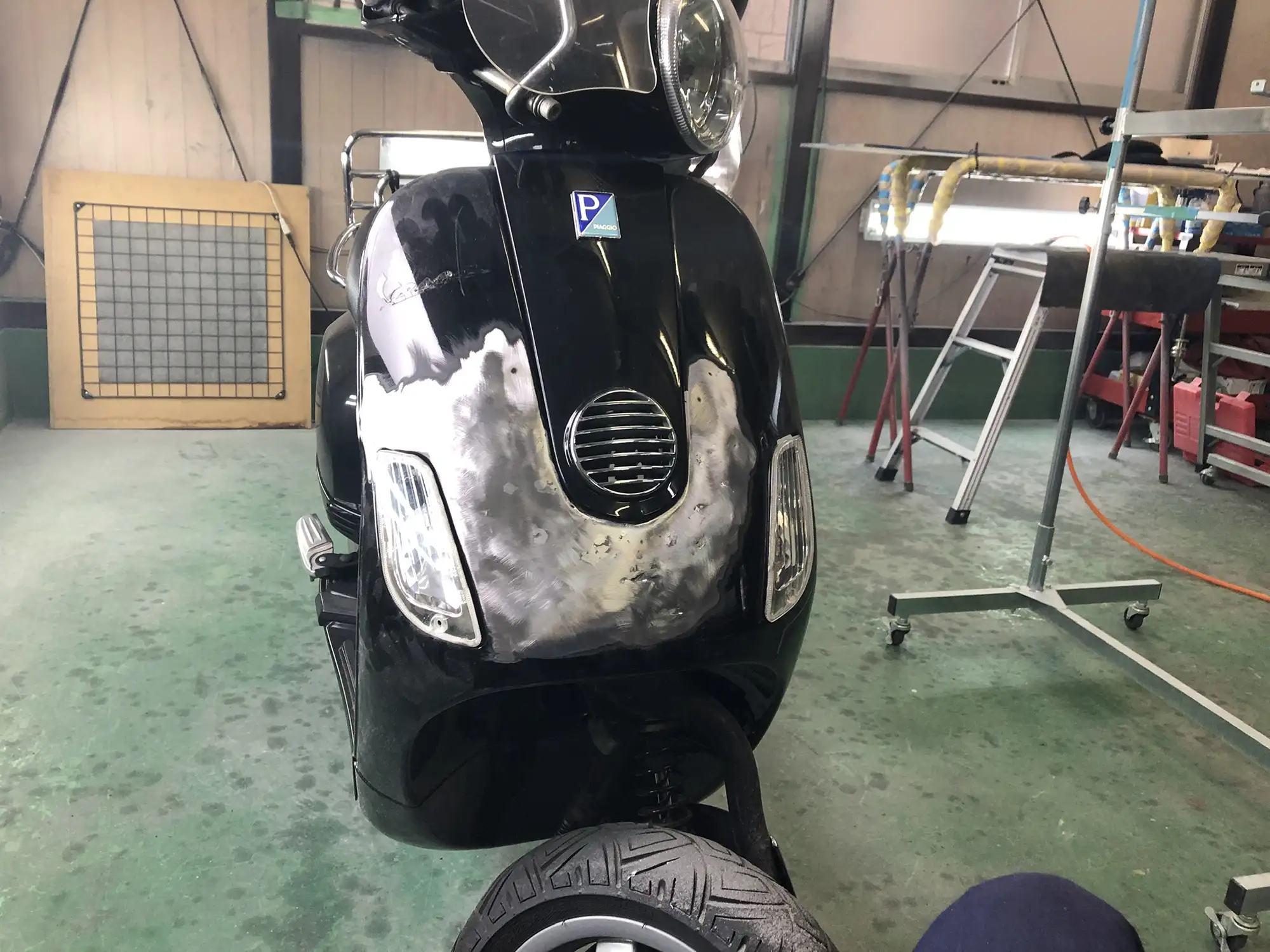 PIAGGIO VESPA フロント側ボディ-修復